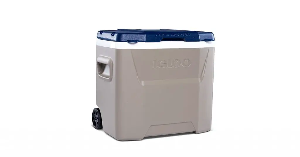 Igloo Quantum hard wheeled cooler