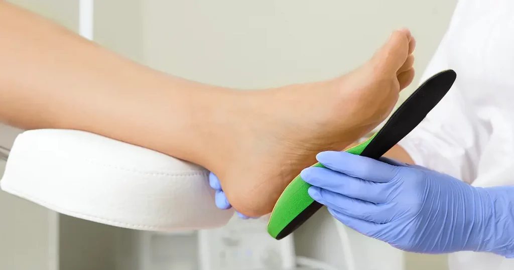 orthopedic-insoles-fitting-orthotic-flatfoot-treatment