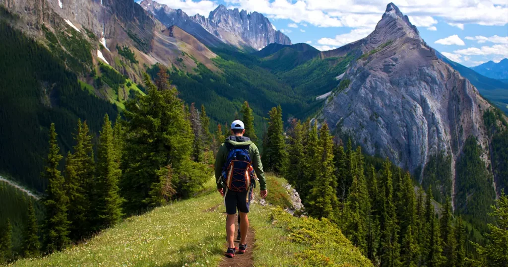 healthy-young-man-woman-hiking-enjoying