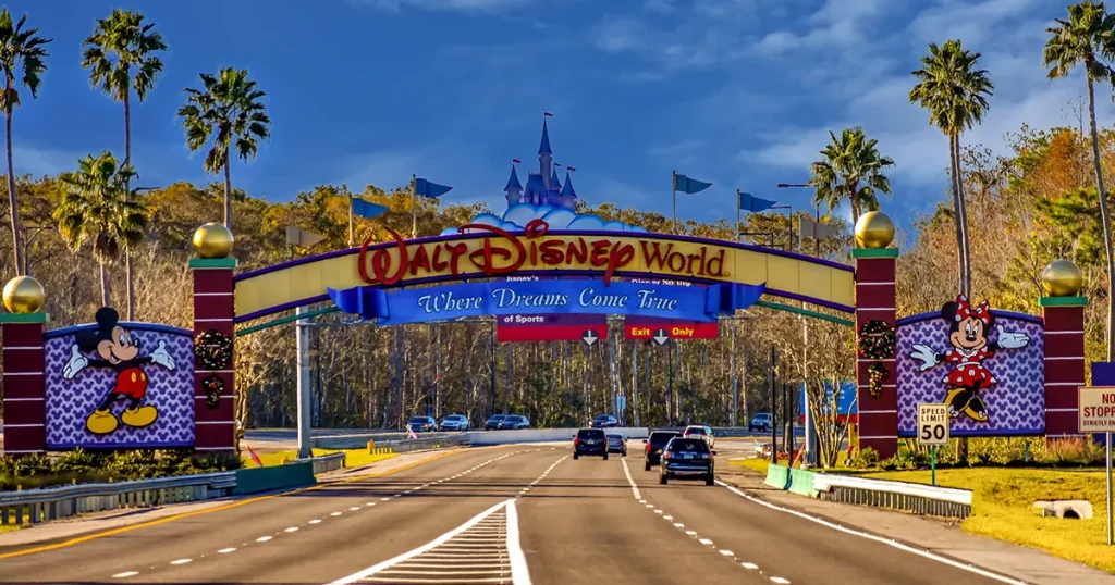 ntrance Arch of Walt Disney Theme Parks at Lake Buena Vista area