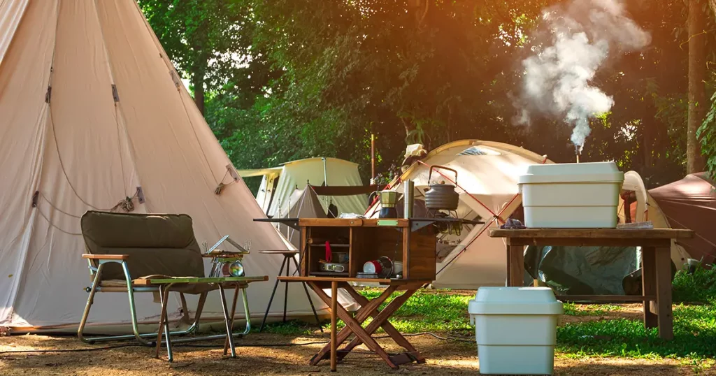 outdoor-kitchen-equipment-wooden-table-set